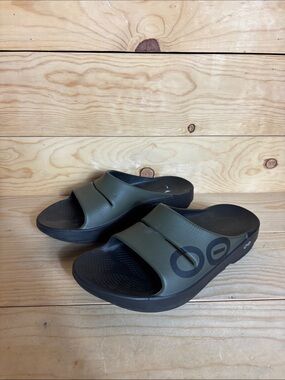 Oofos men’s slip on sandals